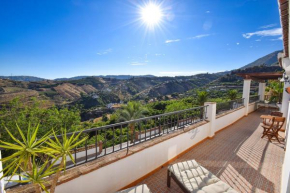 La Fuente APT 4, Frigiliana Amazing 3 bedroom 2 bthroom Family Apartment with views, Padel Court and 2 Pools HansOnHoliday Rentals